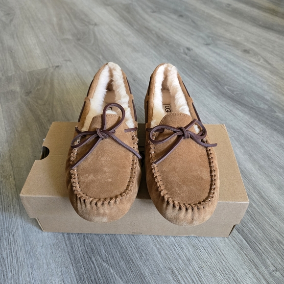 UGG  Dakota Suede Slippers - Picture 5 of 11